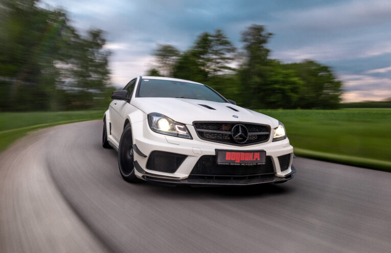 C63 z wydechem iPE