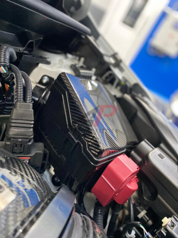 AP Toyota Yaris GR karbonowa pokrywa bezpieczników